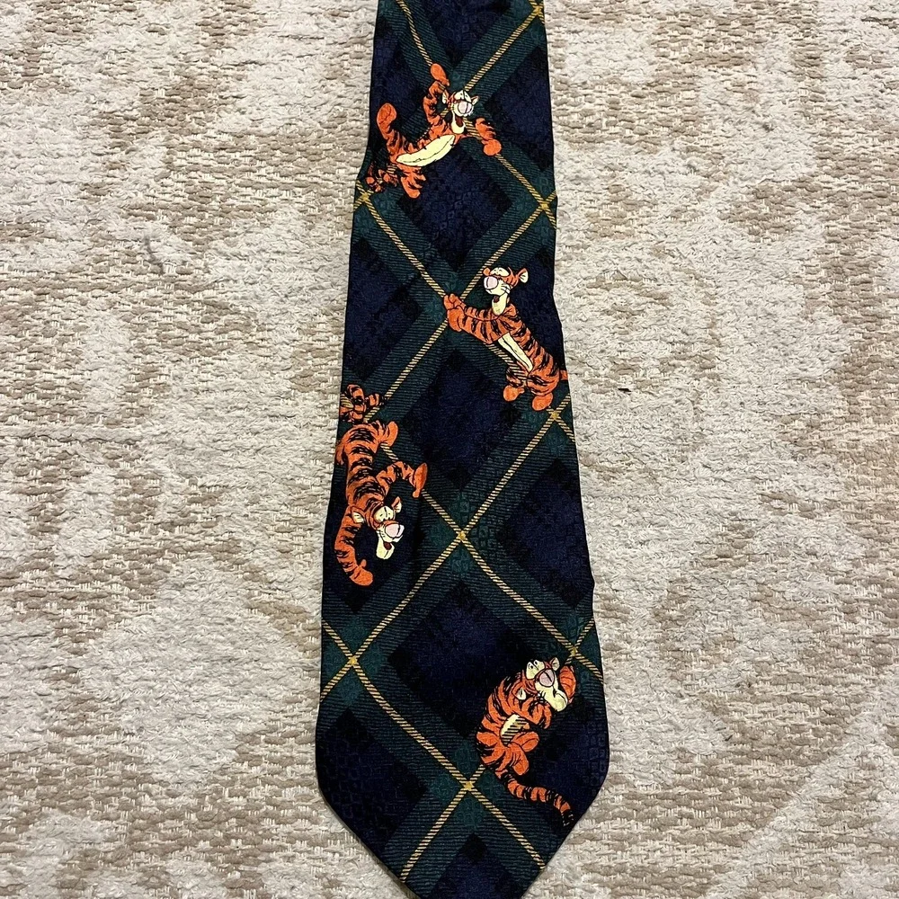 The‎ Disney Store Tigger Winnie The Pooh 100% Silk Tie